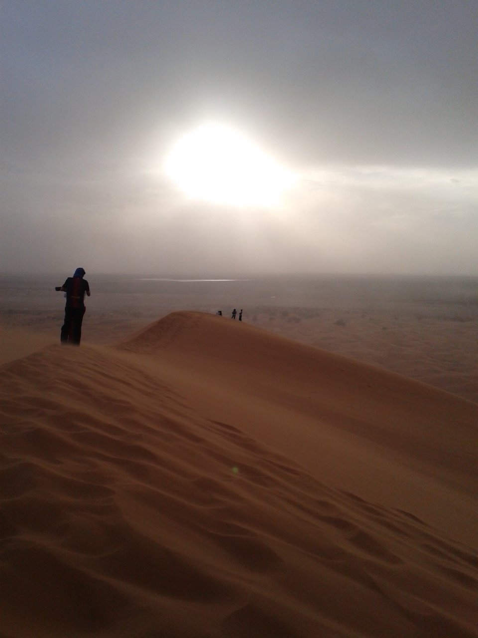 Dunas del Erg Chebbi al atardecer en Merzouga, Marruecos