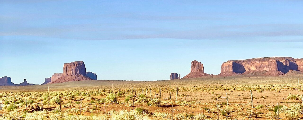 Las Mitten Buttes de Monument Valley en la frontera Utah-Arizona